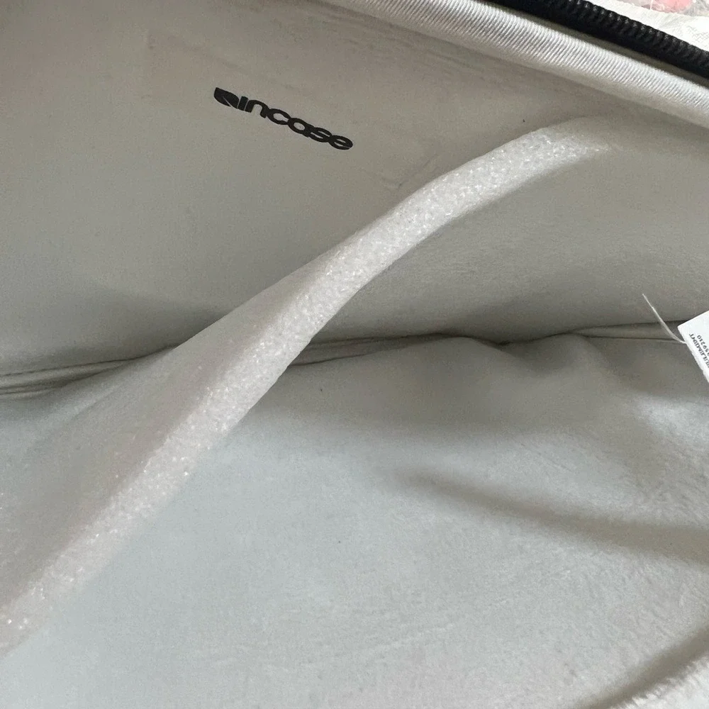 4/$24 Incase Protective Sleeve Black Laptop Bag‎